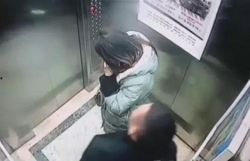 國產(chǎn)偷窺男人撒尿視頻,偷窺者如何捕捉男人私密時(shí)刻